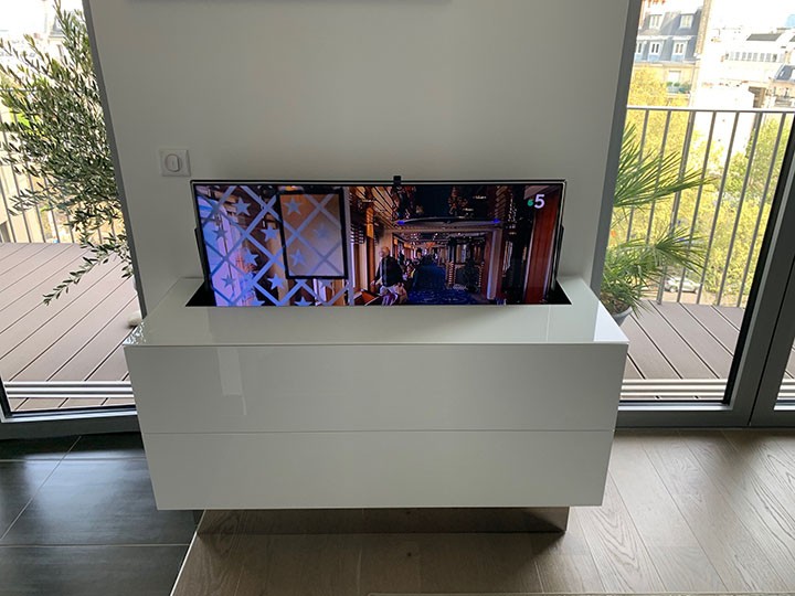 Meuble TV motorisé 2 façades abattantes pour écran maxi de 50 (127 cm)